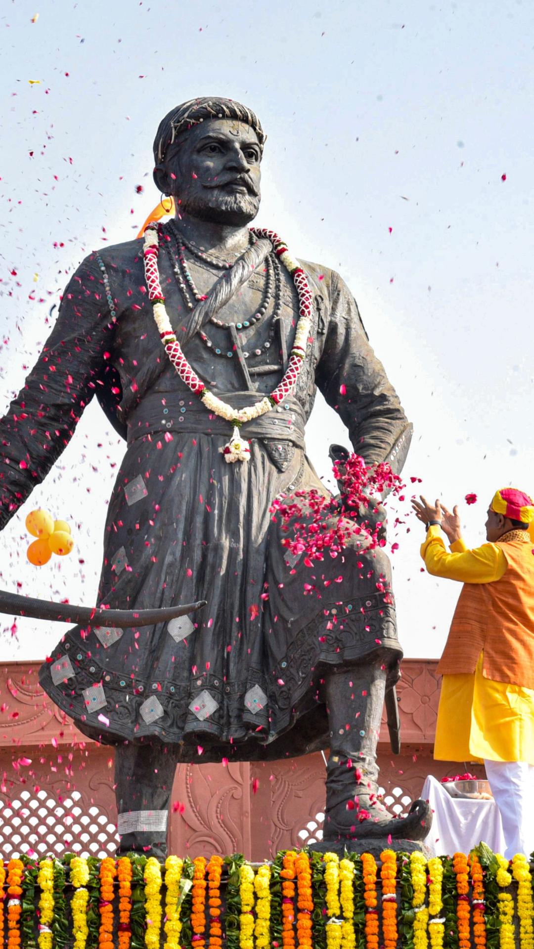 मुगलों और मराठाओं को लेकर इस समय देशभर में बवाल सा देखने को मिल रहा है