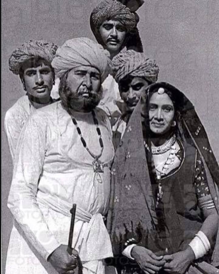 वर्कफ्रंट की बात करें तो अमिताभ आखिरी बार फिल्म ‘कल्कि’ में नजर आए थे. वहीं अब उनके पास कई बड़े प्रोजेक्ट्स हैं.