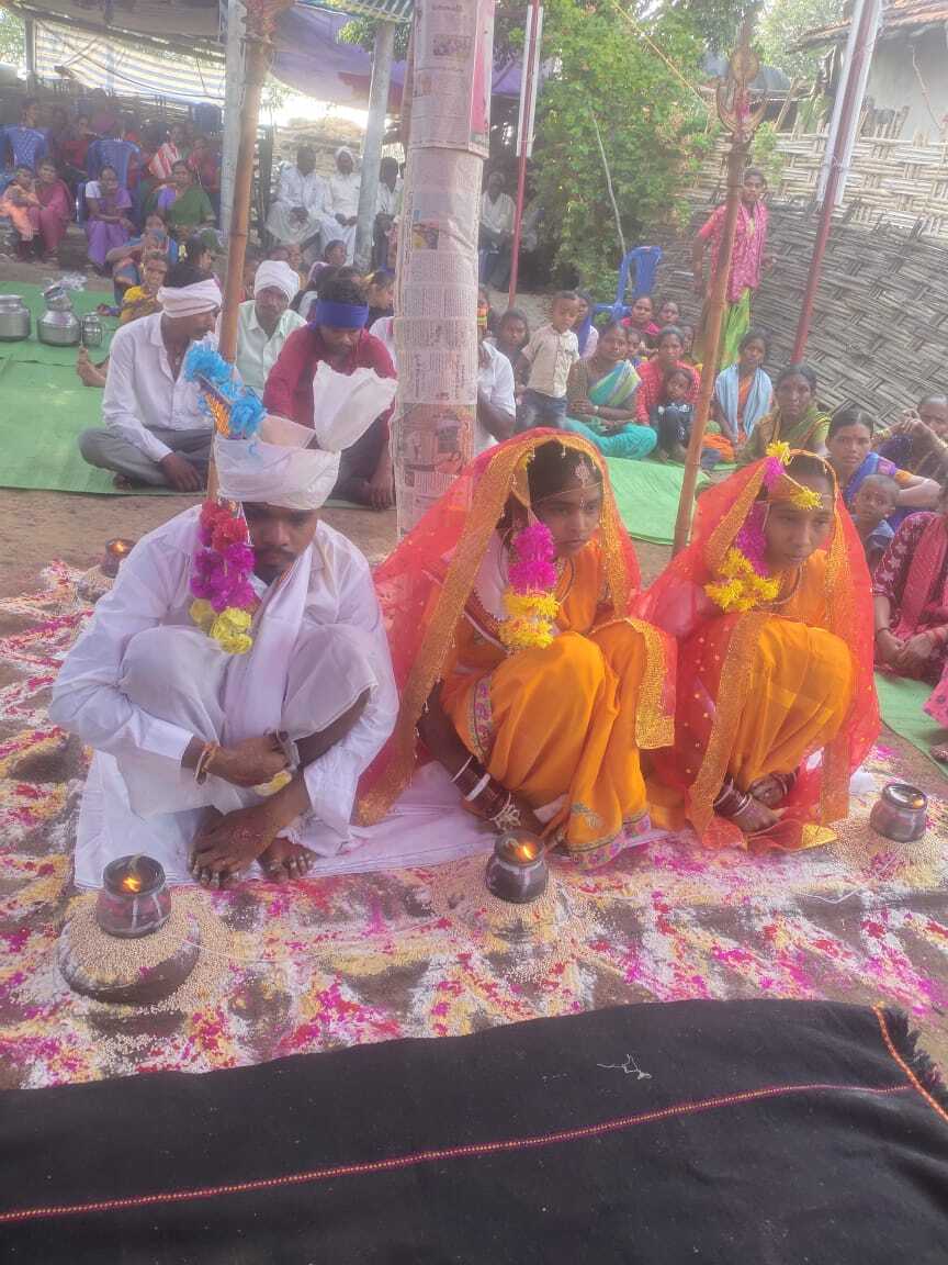 Viral News: ఇద్దర్ని ప్రేమించాడు .. గొడవల్లేకుండా ఇద్దర్నీ పెళ్లి చేసుకున్నాడు - ఈ దశాబ్దాపు లవర్ ఇతడే !