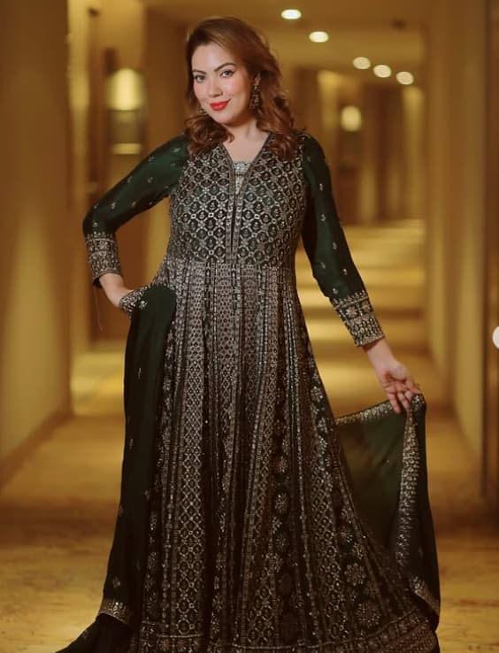 This suit of Munmun Dutta is quite heavy embellished and long size. The actress has taken a matching scarf with full sleeves suit.