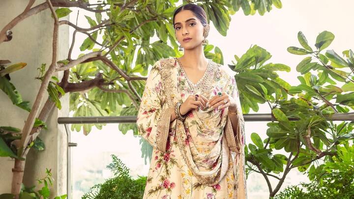 Sonam's floral palazzo suit with latkan detailing and a front slit walks the fine line between chic and effortless. The flowy silhouette makes it the perfect outfit for a stylish yet comfortable Eid look as you celebrate in ease. (Image Source: Instagram/ sonamkapoor)