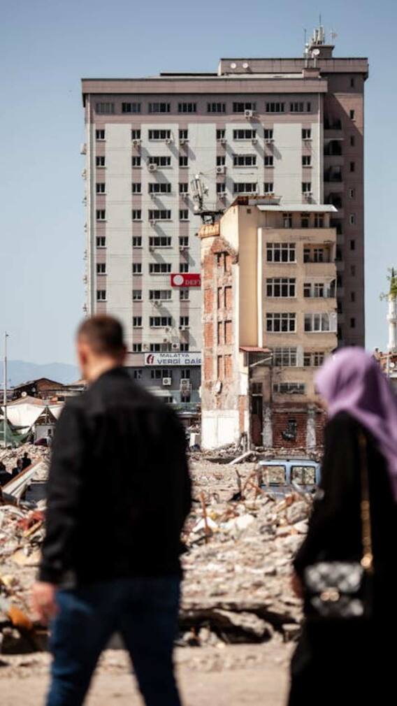 भूकंप से क्यों नहीं गिरती हैं हाई राइज बिल्डिंग?