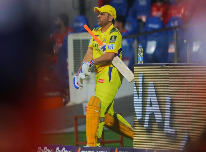 इरफान पठाण म्हणाला की मी कधीच महेंद्रसिंह धोनीनं नवव्या स्थानावर फलंदाजी करावी या बाजूनं नसेन, चेन्नई संघासाठी देखील हे आदर्शवत नाही, असं तो म्हणाला.