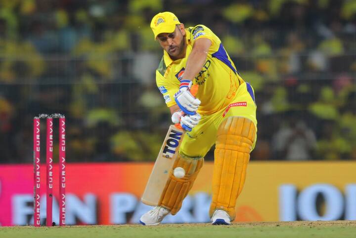 दरम्यान, महेंद्रसिंह धोनीनं नाबाद 30 धावांची खेळी केली. यात त्यानं 2 षटकार आणि तीन चौकार मारले.