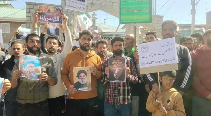 श्रीनगर शहर सहित कश्मीर घाटी के कई इलाकों में इजरायल विरोधी विरोध मार्च निकाले गए. प्रदर्शनकारियों ने फिलिस्तीन, यमन, सीरिया, बहरीन, अफगानिस्तान, म्यांमार और कश्मीर में मुसलमानों के खून-खराबे की निंदा की.