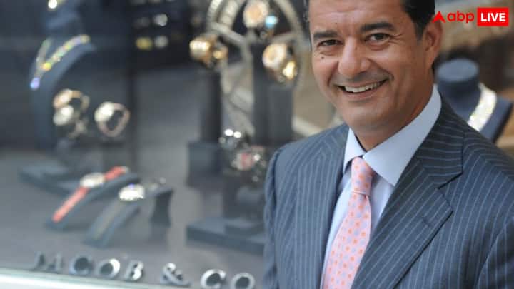 जैकब अराबो का जन्म 1965 में उज़्बेकिस्तान में हुआ था. वह यहूदी परिवार से ताल्लुक रखते हैं और 14 साल की उम्र में ही अपने परिवार के साथ अमेरिका आ गए थे. यानी वह यहूदी धर्म का पालन करते हैं.