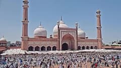 Ramazan 2025: नमाजियों से खचाखच भरा दिल्ली का जामा मस्जिद, सीढ़ियों पर पढ़नी पड़ी नमाज