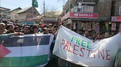 Photos: अलविदा जुमे की नमाज के बाद प्रदर्शन, फिलिस्तीन के समर्थन में निकाली रैली