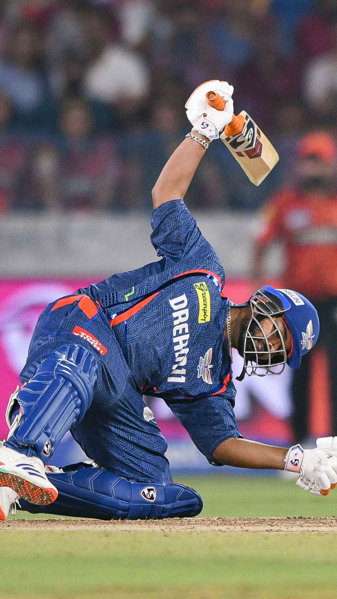 इसी के साथ वह आईपीएल इतिहास के