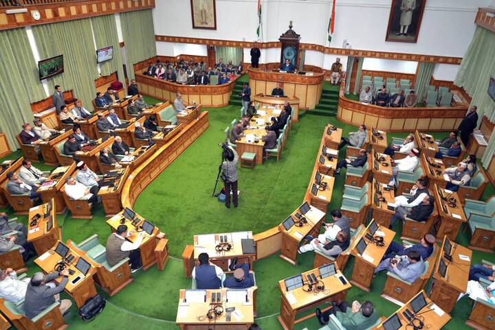 आखिरी बार 2016 में माननीयों के वेतन में वृद्धि हुई थी. साल 2010 में विधायक का बेसिक वेतन 15 हजार हुआ करता था, जिसे बढ़ाकर 30 हजार रुपये किया गया था.