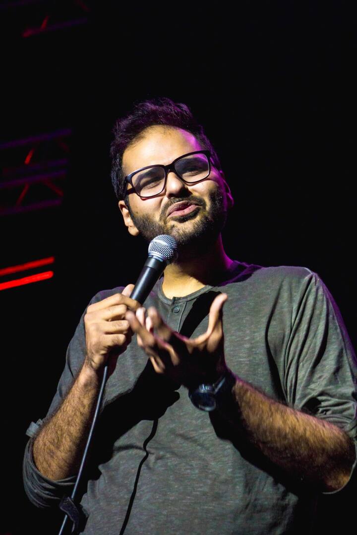 बता दें स्टैंडअप कॉमेडी करने वाले कुणाल कामरा की यूट्यूब और सोशल मीडिया पर तगड़ी फैन फॉलोइंग है. साथ ही उनकी नेटवर्थ भी करोड़ों रुपये में है.