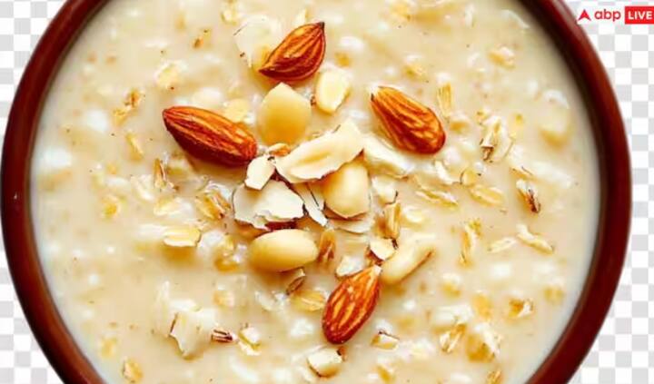 ਹਾਲਾਂਕਿ ਸ਼ੀਰ ਖੁਰਮਾ ਨਾਮ ਦਾ ਸ਼ਾਬਦਿਕ ਅਰਥ ਹੈ ਹਲਵੇ ਵਿੱਚ ਖਜੂਰਾਂ ਦੀ ਮੌਜੂਦਗੀ, ਪਰ ਬਹੁਤ ਸਾਰੇ ਘਰਾਂ ਵਿੱਚ ਇਸਨੂੰ ਖਜੂਰਾਂ ਤੋਂ ਬਿਨਾਂ ਬਣਾਇਆ ਜਾਂਦਾ ਹੈ। ਇਸ ਲਈ ਇੱਕ ਤਰ੍ਹਾਂ ਨਾਲ ਇਹ ਸੇਵੀਆਂ ਵਾਂਗ ਹੀ ਬਣਾਇਆ ਜਾਂਦਾ ਹੈ, ਪਰ ਇਸ ਵਿੱਚ ਦੁੱਧ ਨੂੰ ਗਾੜ੍ਹਾ ਕਰਨ ਲਈ ਜ਼ਿਆਦਾ ਸਮੇਂ ਲਈ ਪਕਾਇਆ ਜਾਂਦਾ ਹੈ, ਤਾਂ ਜੋ ਇਸਦਾ ਸੁਆਦ ਕੁਦਰਤੀ ਤੌਰ 'ਤੇ ਮਿੱਠਾ ਹੋਵੇ।