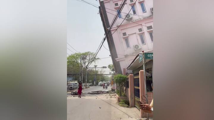 ভূমিকম্পে একলহমায় ধুলোয় মিশিয়ে গেল বিশালাকার বাড়ি, একের পর এক আসছে মৃত্যুর খবর ! কোনও খোঁজ মিলছে না কমপক্ষে ৪০ এর উপরে মায়ানমারের বাসিন্দাদের...