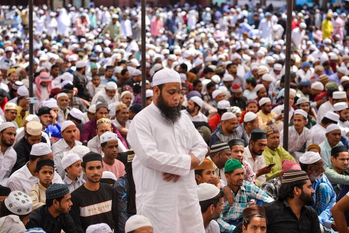Muslim devotees offer 'namaz' on the last Friday of the holy month of Ramzan, at Jama Masjid, in New Delhi, Friday, March 28, 2025. (Source: PTI)