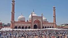 Ramazan 2025: नमाजियों से खचाखच भरा दिल्ली का जामा मस्जिद, सीढ़ियों पर पढ़नी पड़ी नमाज