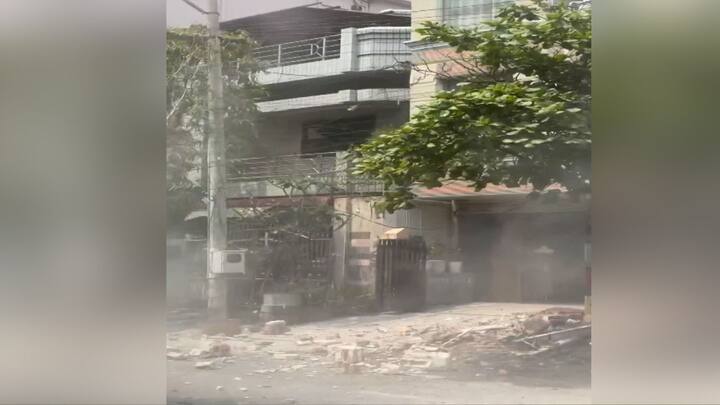 এবং যে জায়গাগুলি ভূমিকপম্পের জন্য প্রভাবিত হয়েছে, তার মধ্যে মায়ানমার তো অবশ্যই থাকছে। ভারতেও তার প্রভাব পড়েছে।