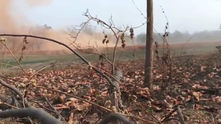 बताया जा रहा है कि नक्सलियों ने IED कमांड स्वीच सिस्टम से लगाया था, जिसका स्वीच लगभग 150 मीटर की दूरी पर था.