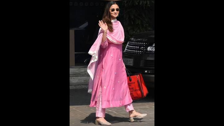 4. Graceful Pink Kurta Set: Alia Bhatt's soft pink kurta set exuded effortless elegance. The actress paired her delicately embroidered kurta with checkered pants and a matching dupatta. The outfit blended traditional charm with modern comfort that gave a stylish look. (Image Source: Pinterest/alimuskan7800)