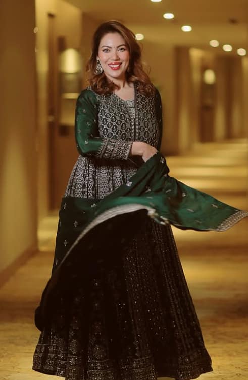 In this picture, Munmun is posing with smile waving her dupatta.