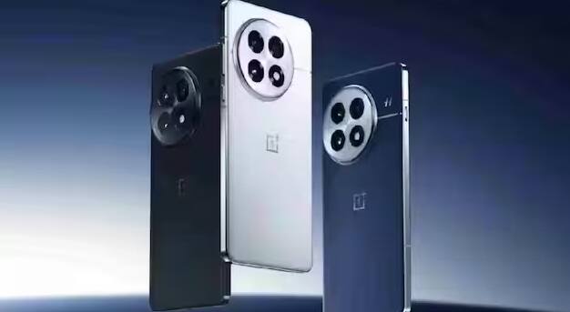 OnePlus 13R માં કંપનીએ 12 GB RAM સાથે Snapdragon 8 Gen 3 પ્રોસેસર આપ્યું છે જે ફોનનું પ્રદર્શન વધારવામાં મદદ કરે છે. ઉપરાંત તેમાં 6.78-ઇંચ AMOLED ડિસ્પ્લે છે જે 120 Hz રિફ્રેશ રેટને સપોર્ટ કરે છે. આ ડિવાઇસમાં 50 મેગાપિક્સલનો પ્રાઇમરી કેમેરા, 8 મેગાપિક્સલનો સેકન્ડરી કેમેરા અને 50 મેગાપિક્સલનો ત્રીજો કેમેરા છે. તેમાં સેલ્ફી માટે 16-મેગાપિક્સલનો ફ્રન્ટ કેમેરા છે.