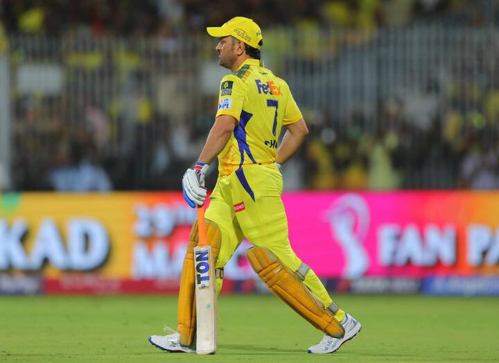 रॉयल चॅलेंजर्स बंगळुरुनं चेन्नई सुपर किंग्जला 50 धावांनी पराभूत केलं. आरसीबीनं पहिल्यांदा फलंदाजी करताना 196 धावा केल्या. या धावसंख्येचा पाठलाग करताना चेन्नईचा संघ 146 धावांपर्यंत पोहोचला. यात महेंद्रसिंह धोनीनं 30 धावा केल्या.