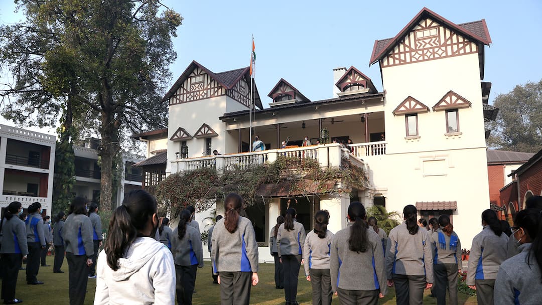 Welham Girls School Dehradun A Premier Boarding School for Excellence in Education बेटी को बनाना है देश का चमकता सितारा? जानिए उस बोर्डिंग स्कूल की कहानी जो आजादी के बाद से रच रहा है इतिहास!