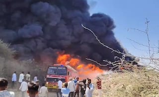 Massive fire breaks out in private factory near Babarkot village in Jafrabad  Amreli: જાફરાબાદના બાબરકોટ નજીક ખાનગી કારખાનામાં ભીષણ આગ, 7 ફાયર ફાયટર સ્થળ પર 