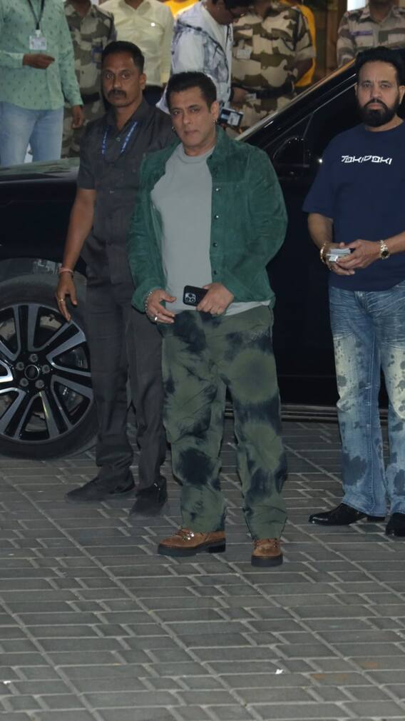 Megastars Salman Khan & Shah Rukh Khan Papped In Mumbai