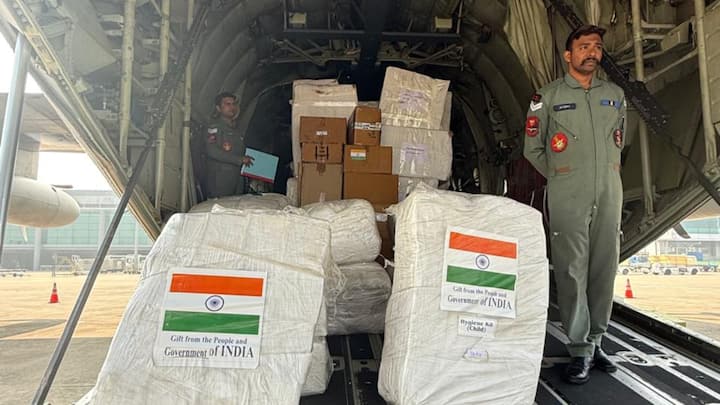 Indian Air Force personnel as essential times get loaded on to the C17 aircraft  to Myanmar. (Photo: Ministry Of External Affairs)