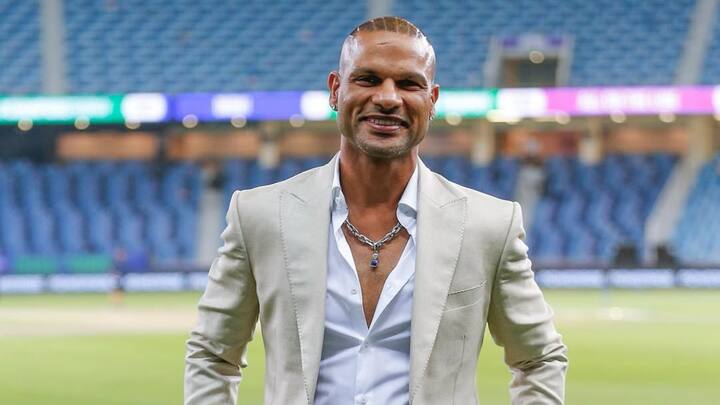 তবে তিনি যে এখনই বিবাহ করছেন না, তা আকারে ইঙ্গিতে নিজের কথার মাধ্যমে বুঝিয়ে দেন শিখর।