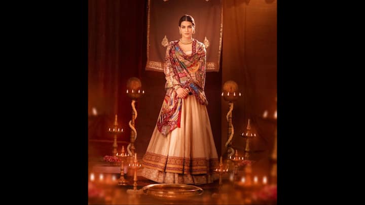 4. Royal And Timeless Anarkali: Kriti Sanon wore a long Anarkali that had intricate detailing. She paired her Anarkali suit with a long skirt and vibrant multicoloured dupatta. The outfit was completed with traditional jewellery, making it ideal for festivities. (Image Source: Pinterest/avyanna06)