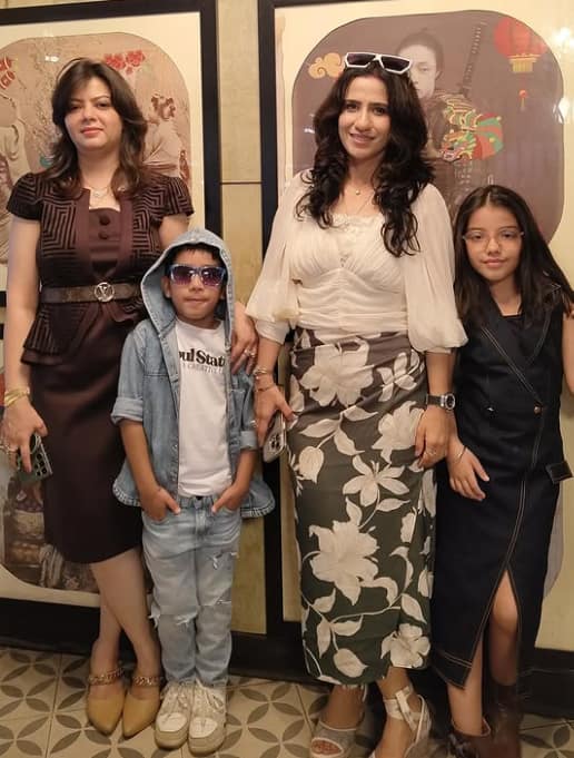 राधे मां की बहू मेघा सिंह के स्टाइलिश अंदाज के चलते वे काफी सुर्खियां बटोर रही हैं. उनके फैशन स्टेटमेंट उनके इंस्टाग्राम अकाउंट पर देखे जा सकते हैं.