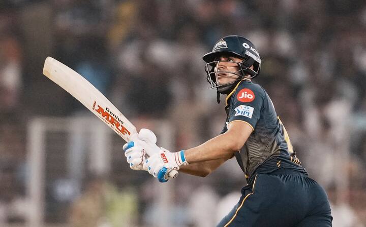 शुभमन गिलने नरेंद्र मोदी स्टेडियमवर फक्त 20 डावात 1000 धावांचा टप्पा ओलांडला आणि इंडियन प्रीमियर लीगमध्ये कोणत्याही मैदानावर 1000 धावा करणारा सर्वात जलद भारतीय फलंदाज बनला.