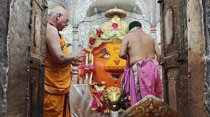 गुढीपाडव्यापासून या चैत्र महोत्सवाला सुरुवात होणार आहे. त्यानिमित्त रेणुका मातेची महापूजा करण्यात आली. यावेळी विविध धार्मिक कार्यक्रमांचे आयेजन करण्यात येणार आहे.