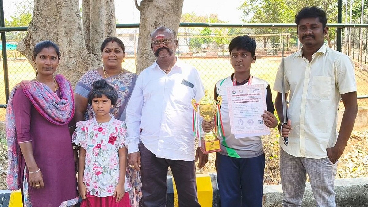 அசத்தல் வெற்றி... அள்ளினார் தங்கப்பதக்கம்: தஞ்சை மாணவரின் சாதனை