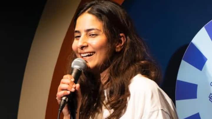 Comedian Swati Sachdeva News: दिल्ली की रहने वाली कॉमेडियन स्वाति सचदेवा ने अपने करियर की शुरुआत एक फ्रीलांस कंटेंट राइटर से की. फ्रीलांस कंटेंट लिखते हुए उन्होंने फिर स्टैंड-अप कॉमेडी भी शुरू की.