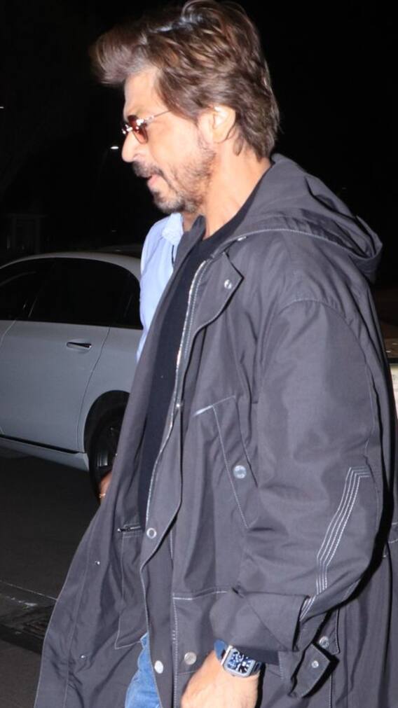 एयरपोर्ट पर दिखा शाहरुख खान का नया अंदाज