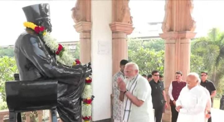 PM Narendra Modi: पंतप्रधान मोदी यांनी नागपुरातील रेशीमबाग येथील डॉ. हेडगेवार स्मृती भवन (Dr. Hedgewar Smarak) परिसरात भेट देऊन येथील स्मृति मंदिराला नमन केलं आहे.