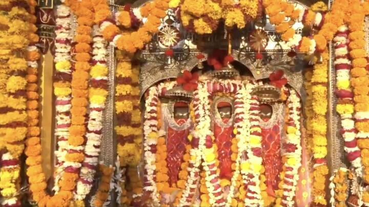 इस अवसर पर मंदिरों को भव्य और दिव्य तरीके से सजाया गया हैं