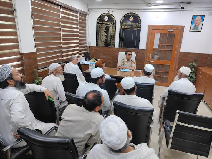 इन बैठकों का उद्देश्य यह सुनिश्चित करना था कि सभी त्योहार शांतिपूर्ण, सुरक्षित और उल्लासपूर्ण तरीके से संपन्न हों.