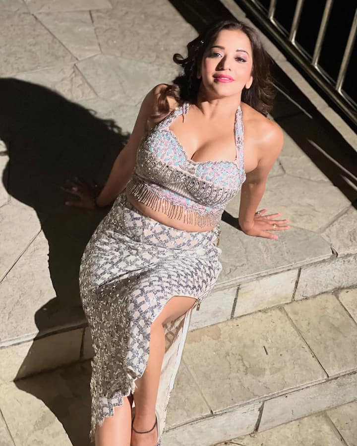 Fans are commenting on Monalisa's pictures and praising their fitness and look. Some users were also seen calling her queen of hearts.