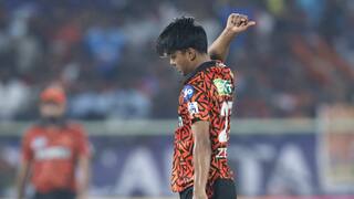 DC vs SRH: जीशान अंसारी ने डेब्यू मैच में बरपाया कहर, DC के टॉप बल्लेबाजों ने उनके सामने टेके घुटने