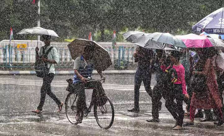 આ ઉપરાંત, અરુણાચલ પ્રદેશમાં ૩૦ અને ૩૧ માર્ચે અને ત્રિપુરામાં ૩૧ માર્ચે ભારે પવન, વરસાદ અને તોફાનનું એલર્ટ જારી કરવામાં આવ્યું છે. જ્યારે પશ્ચિમ હિમાલય ક્ષેત્ર, મધ્ય, પૂર્વ અને દક્ષિણ ભારતમાં તાપમાનમાં કોઈ મોટો ફેરફાર જોવા નહીં મળે, પરંતુ ઉત્તર-પશ્ચિમ ભારતમાં ગરમીનું પ્રમાણ વધશે. આગાહી અનુસાર, ૩ એપ્રિલ સુધીમાં આ વિસ્તારમાં તાપમાનમાં પાંચથી સાત ડિગ્રી સેલ્સિયસનો વધારો થઈ શકે છે. બિહારમાં પણ મહત્તમ તાપમાનમાં બેથી ત્રણ ડિગ્રી સેલ્સિયસનો વધારો થવાની શક્યતા છે.
