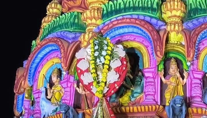 देवीची पहाटे 5 वाजता आरती करुन तुळजाभवानी मंदिराच्या शिखरावर विधीवत पुजा करुन गुढी उभारण्यात आली.