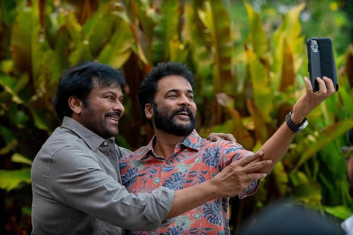 కోర్ట్ మూవీలో మంగపతిగా శివాజీ నటన అద్భుతమంటూ చిరంజీవి ప్రశంసించారు. చాలా రోజుల తర్వాత చిరంజీవిని కలవగా శివాజీ సెల్ఫీలు దిగారు.