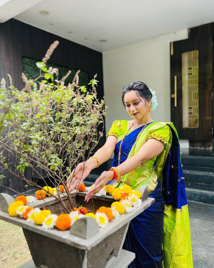 यापूर्वी वटसावित्रीच्या पोर्णिमेदिवशी देखील निर्मला नवलेंचा एक व्हिडीओ सोशल मीडियावर व्हायरल झाला होता.