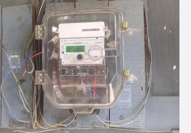 ਮੁੱਖ ਇੰਜੀਨੀਅਰ ਜਗਦੇਵ ਸਿੰਘ ਹੰਸ ਨੇ ਦੱਸਿਆ ਕਿ ਉਨ੍ਹਾਂ ਦੀ ਟੀਮ ਲੰਬਿਤ ਬਿਜਲੀ ਕੁਨੈਕਸ਼ਨ ਦੇਣ ਲਈ ਜੰਗੀ ਪੱਧਰ 'ਤੇ ਕੰਮ ਕਰ ਰਹੀ ਹੈ।