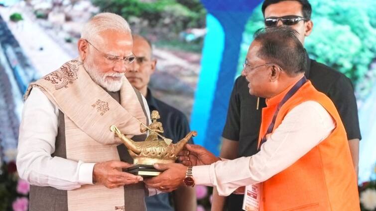 'छत्तीसगढ़ को 33 हजार करोड़ रुपये की सौगात, सीएम विष्णु देव साय ने पीएम मोदी का जताया आभार CM Vishnu Deo Sai on PM Narendra Modi Chhattisgarh Visit Project Allocation of 33 thousand crore rupees 'छत्तीसगढ़ को 33 हजार करोड़ रुपये की सौगात, सीएम विष्णु देव साय ने पीएम मोदी का जताया आभार