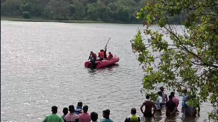 प्रतीक लटके असे या बेपत्ता तरुणाचे नाव असून, तो बैलाला पाणी पाजण्यासाठी धरणावर गेला असताना हा दुर्दैवी प्रकार घडला.