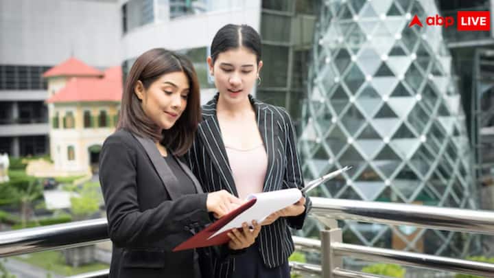 हालांकि भारत और चीन के रिश्ते खट्टे मीठे हैं. इसके बावजूद चीन से भारत अरबों रुपये का व्यापार करता है. आपके किचन में मौजूद किचन अप्लायंस से लेकर बाल्टी और टब और चमचमाती लाइटें तक सब चीन से आता है.